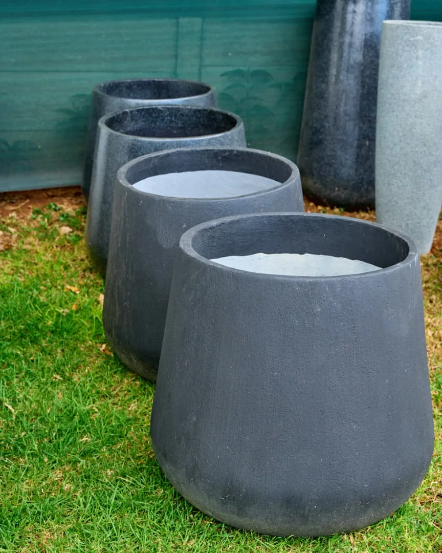 Eggin Black rounded concrete planters
